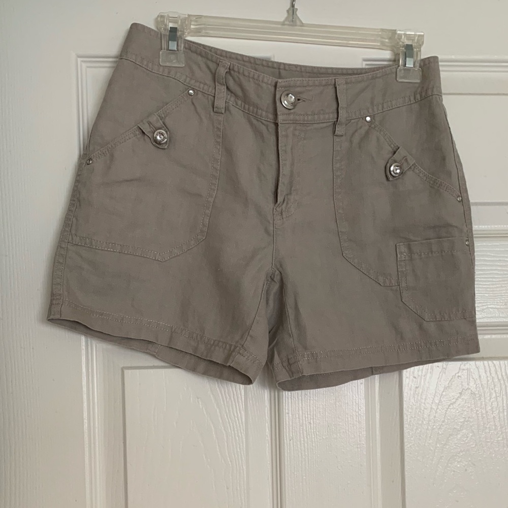 Women’s shorts. Size 2